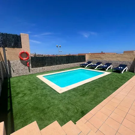 ヴィラ Ajana カレタ・デ・フステ